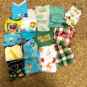 Gently used lot of 1 pair of 2t and 9 pair of 3t boys pajamas.
